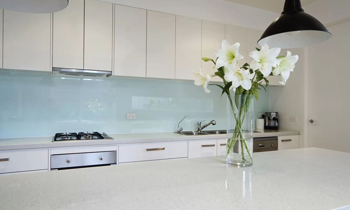 how-glass-splashbacks-can-brighten-up-your-kitchen