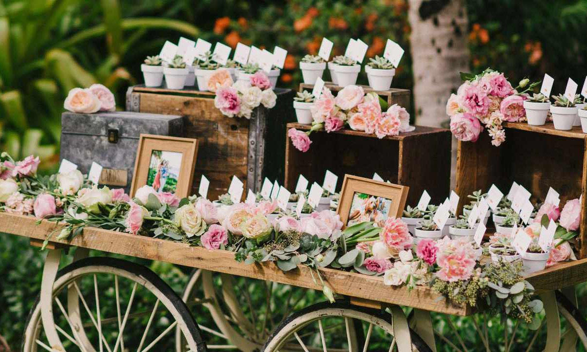 opt-for-personalized-wedding-favors